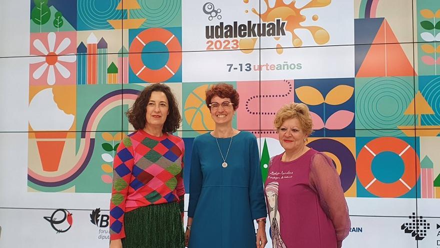 Lorea Bilbao, María José Telleria eta Ana del Val, 'Udalekuak 2023' kanpainaren aurkezpenean.