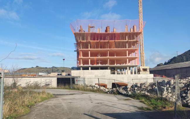 Construcción de viviendas en Torreaga, cerca de la estación de Zumaia.