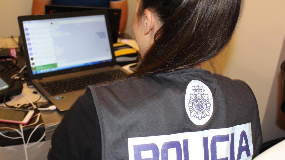 Imagen de una agente de la Policía Nacional.