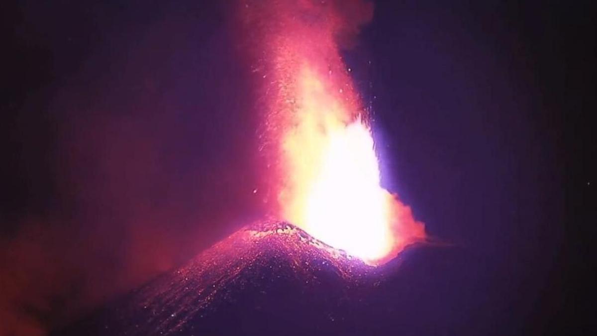 El volcán Etna en erupción.