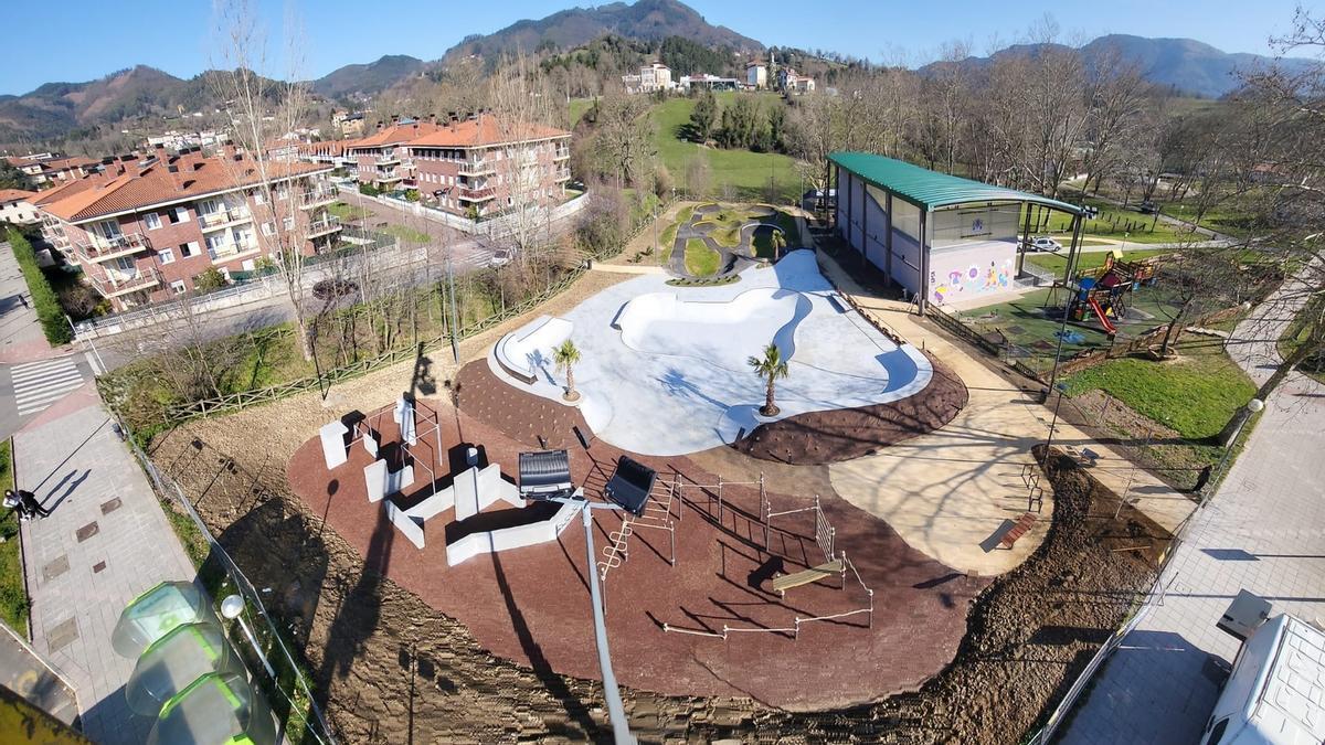 Vista aérea de las instalaciones que se pueden disfrutar junto al frontón de Santa Ana.