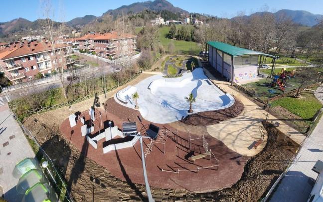 Vista aérea de las instalaciones que se pueden disfrutar junto al frontón de Santa Ana.