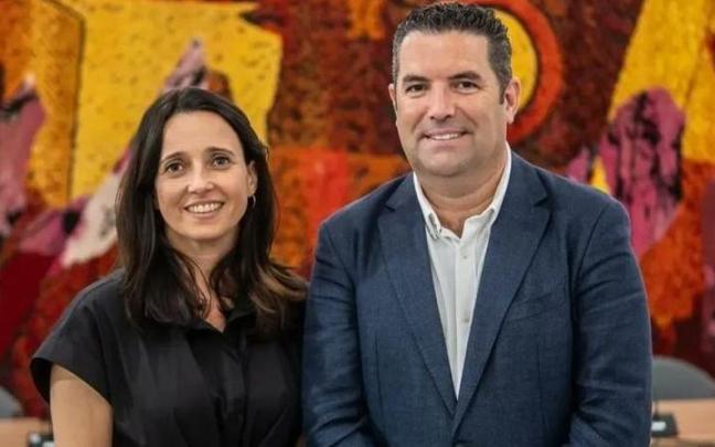 El actual alcalde de Pineda de Mar, Xavier Amor, y la primera teniente de alcalde, Sílvia Biosca.