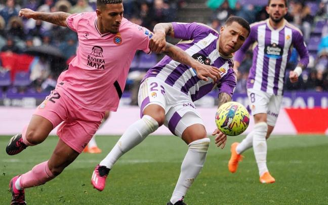 Un momento del encuentro entre el Valladolid y el Espanyol Un momento del encuentro entre el Valladolid y el Espanyol