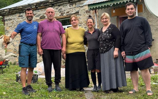 25 julio. Tsana, Georgia. Duermen en casa de una familia.