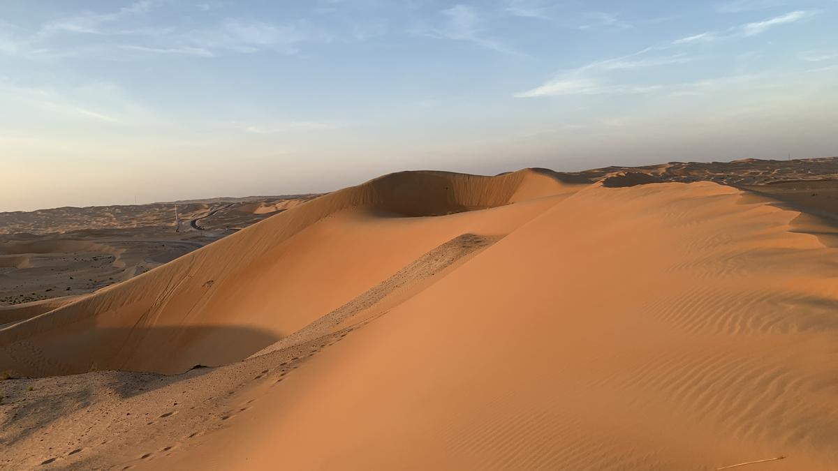 Las grandes dunas arenosas del desierto Rub Al-Khali, en la península Arábiga.