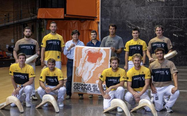 Del Río, López, Urreisti, Aritz Erkiaga, Barandika, Olharan, Basque, Laduche y Lekerika, en la presentación del Grand Slam de Gernika-Lumo. / Eraman! Jai Alai Del Río, López, Urreisti, Aritz Erkiaga, Barandika, Olharan, Basque, Laduche y Lekerika, en la presentación del Grand Slam de Gernika-Lumo.