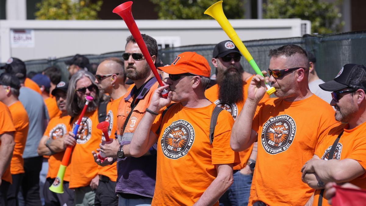 Trabajadores de Tubos Reunidos protestan en Vitoria-Gasteiz.