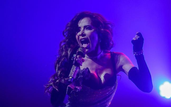 La cantante Gloria Trevi durante un concierto.