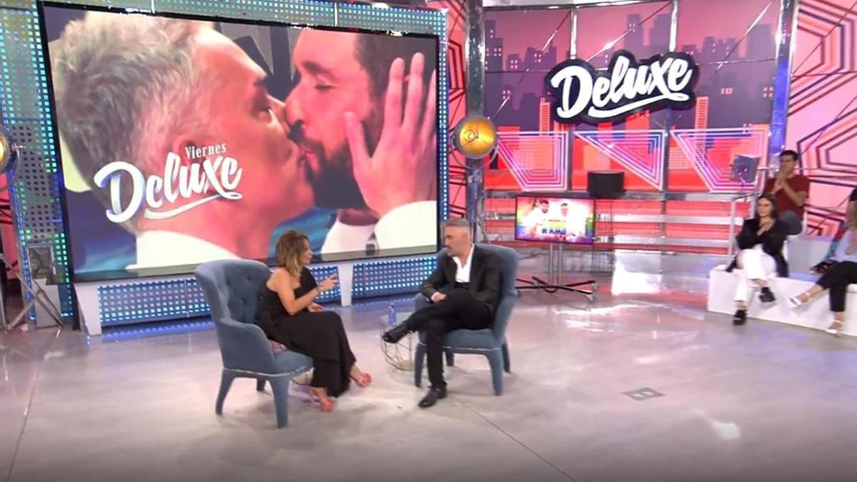 Kiko Hernández durante la entrevista sobre su relación en el 'Deluxe'.
