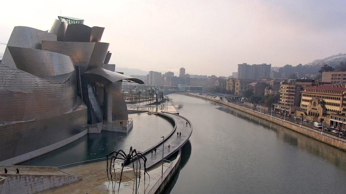 Museo Guggenheim de Bilbao y paseo junto a la ría