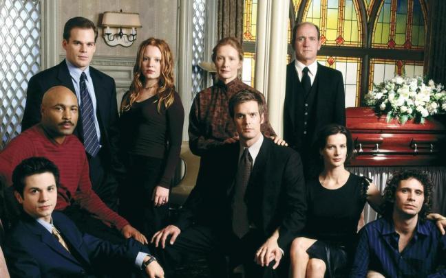 Imagen A DOS METROS BAJO TIERRA 1