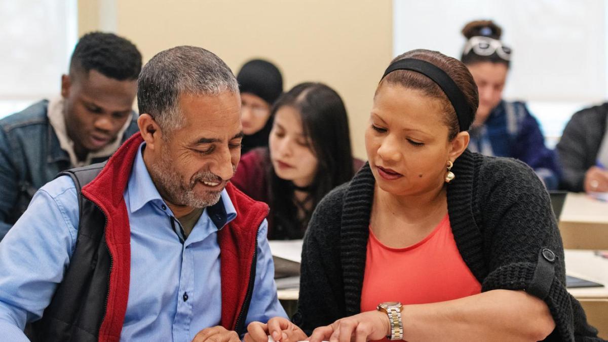 La oferta incluye cursos de empalabramiento, ofreciendo cursos de castellano desde una perspectiva empoderadora.