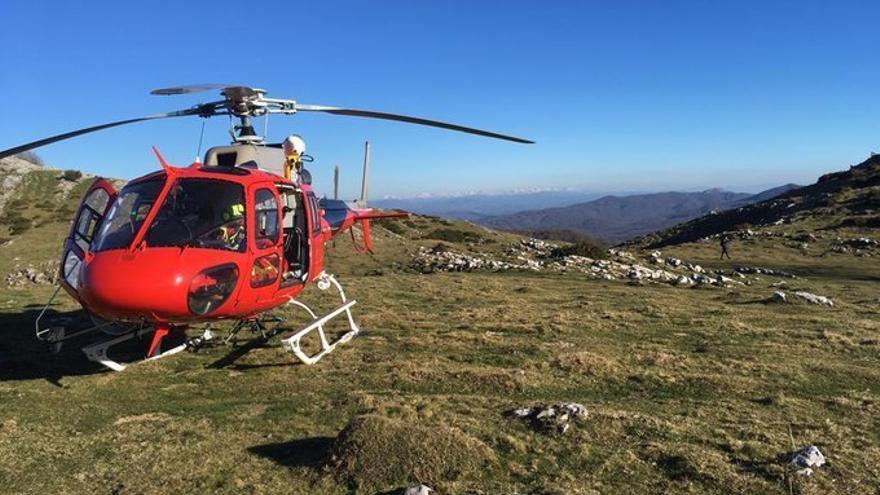 Helicóptero del Grupo de Rescate Técnico de Bomberos de Navarra.