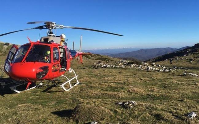 Helicóptero del Grupo de Rescate Técnico de Bomberos de Navarra. Helicóptero del Grupo de Rescate Técnico de Bomberos de Navarra.