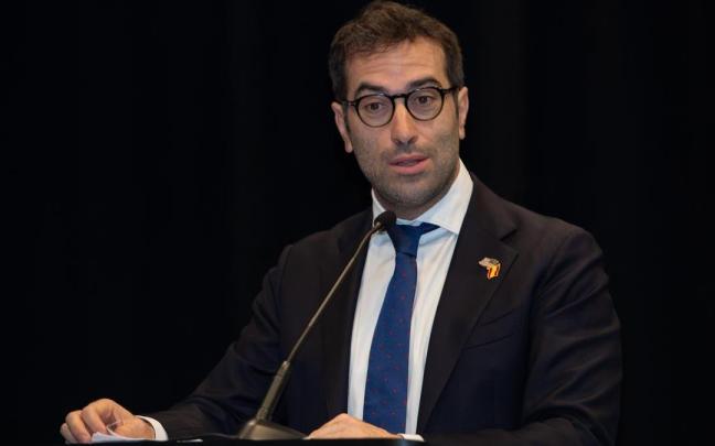Carlos Cuerpo durante su encuentro con empresarios españoles e inversores en Houston. / EFE Carlos Cuerpo durante su encuentro con empresarios españoles e inversores en Houston.