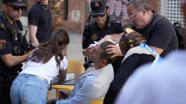 Un herido por la caída de una farola durante la visita del seleccionador, Luis de la Fuente.