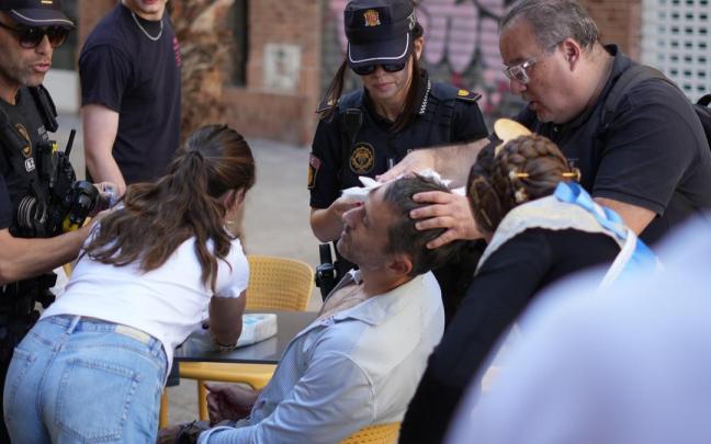 Un herido por la caída de una farola durante la visita del seleccionador, Luis de la Fuente.