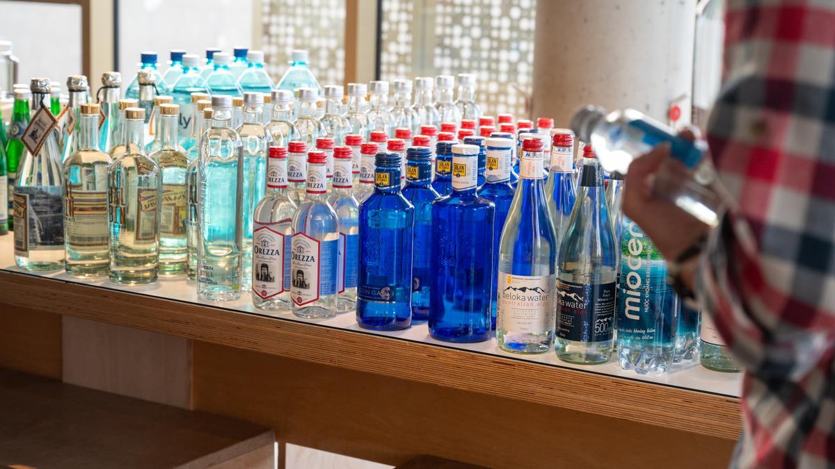 Agua embotellada procedente de distintos países.