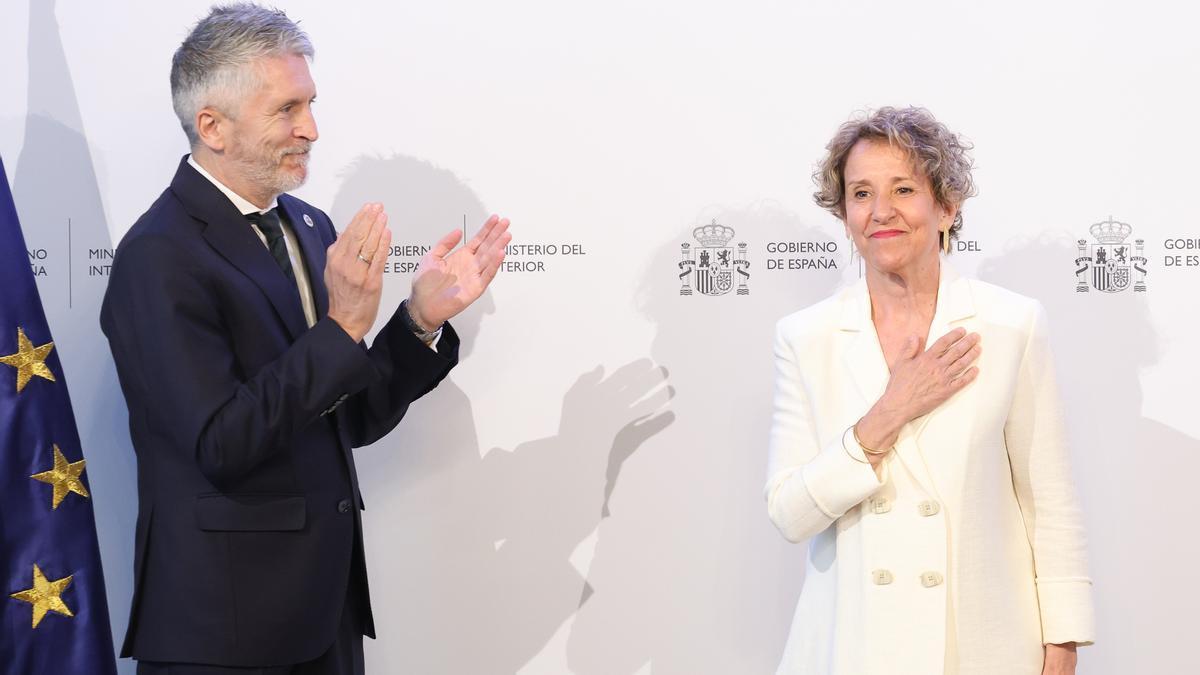El ministro del Interior, Fernando Grande-Marlaska, y la nueva secretaria de Estado de Seguridad, Aina Calvo