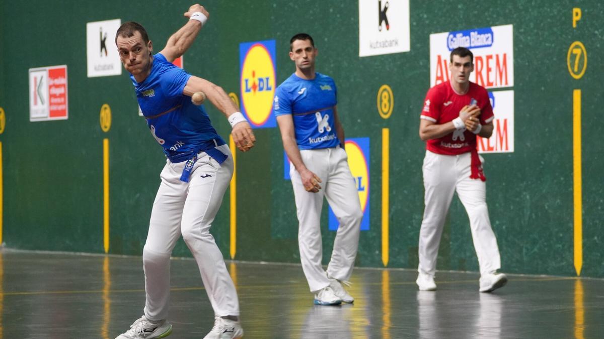 Altuna III y Ezkurdia superan a Laso-Albisu por 22-15 en el Ogueta de Gasteiz y estarán en la pelea por la txapela del Parejas del 29 de marzo en el Navarra Arena de Iruñea