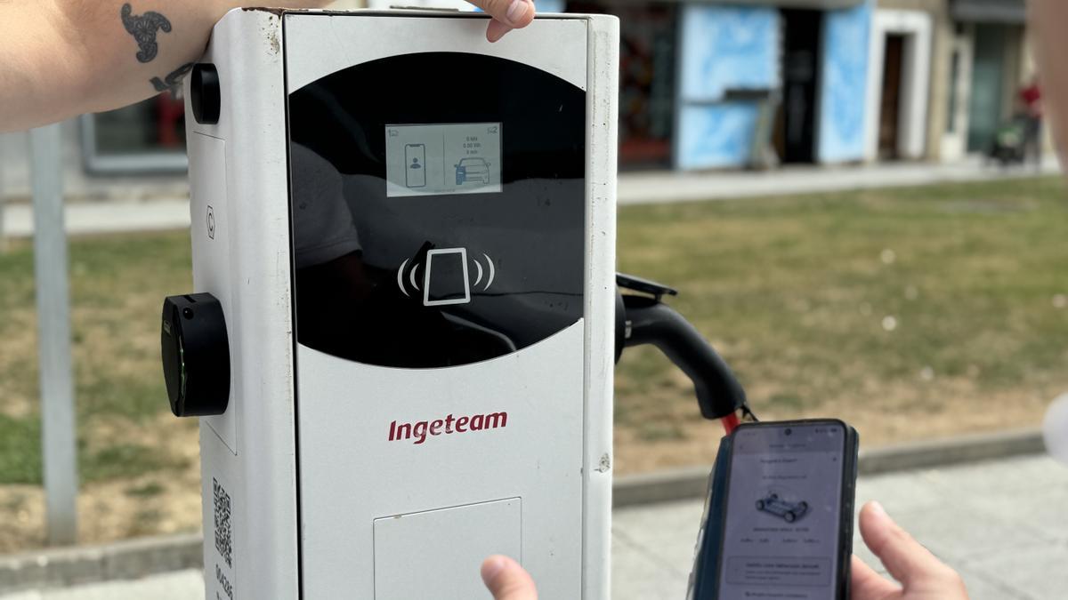 El dispositivo de recarga de Biteri dispone de dos puntos de 22 kW, lo que permite cargar dos vehículos simultáneamente.