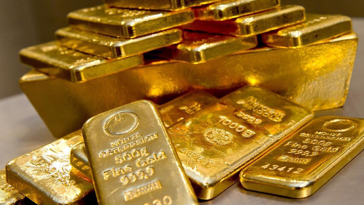 El oro alcanza un nuevo máximo histórico en 2.140,6 dólares la onza.