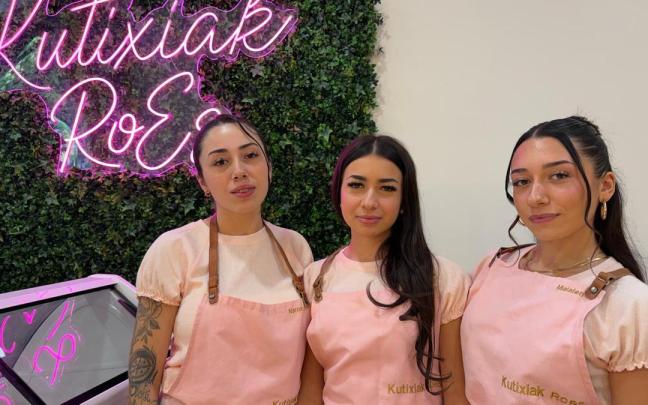 Naroa, Nahia y Maialen en su nueva cafetería de Beasain.