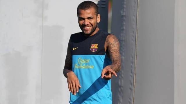 Dani Alves entrenando con el FC Barcelona en una foto de archivo.