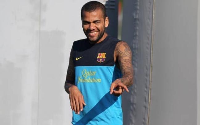 Dani Alves entrenando con el FC Barcelona en una foto de archivo.