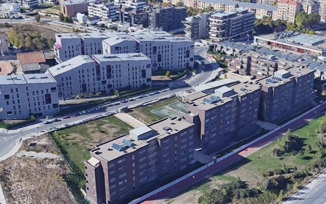 Gasteizko 21 Zabalguneak Goikolarran familia bakarreko bizitegi lursail bat saltzea esleitu du.