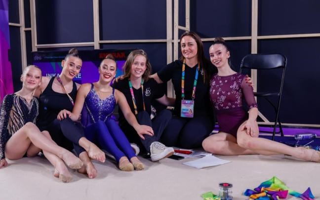 De izquierda a derecha, Dasha Rubtsova, Naroa Ribeiro, Araia Salazar, Alba Lambea, Judith Torralba y Julene Eraña. Foto: Alberto Guervós