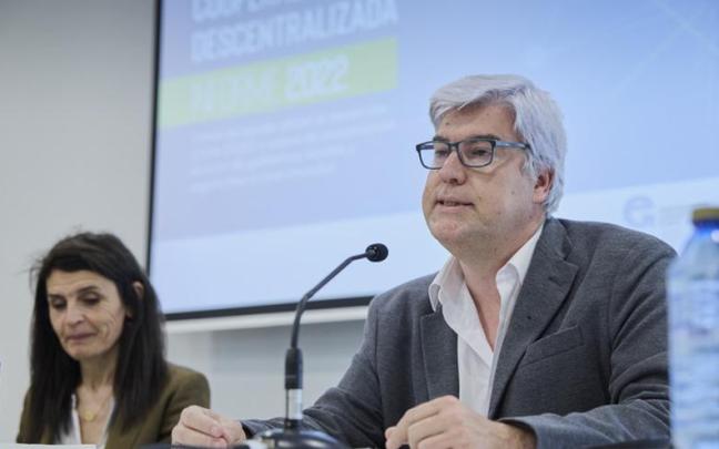 El director de eLankidetza-Agencia Vasca de Cooperación para el Desarrollo, Paul Ortega, ha presentado el informe acompañado por la consejera de Políticas Sociales, Nerea Melgosa. Ambos han destacado la inversión vasca en cooperaci&#24