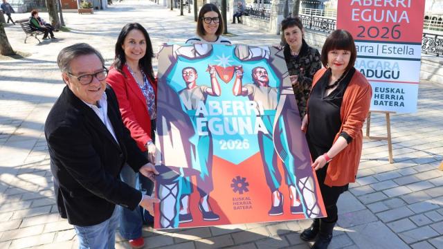 Representantes de EH Batera y de las tres fundaciones, ayer en Bilbao.