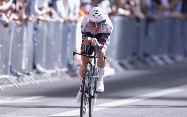 Joao Almeida restó 10 segundos a Vingegaard en la crono,