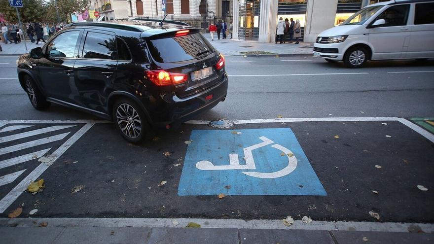 Plaza de aparcamiento reservada para personas con discapacidad