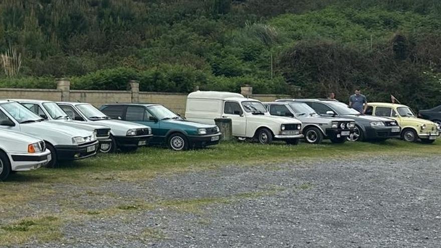 Kobaron ha recuperado su fiestas con un programa que incluyó una concentración de coches clásicos