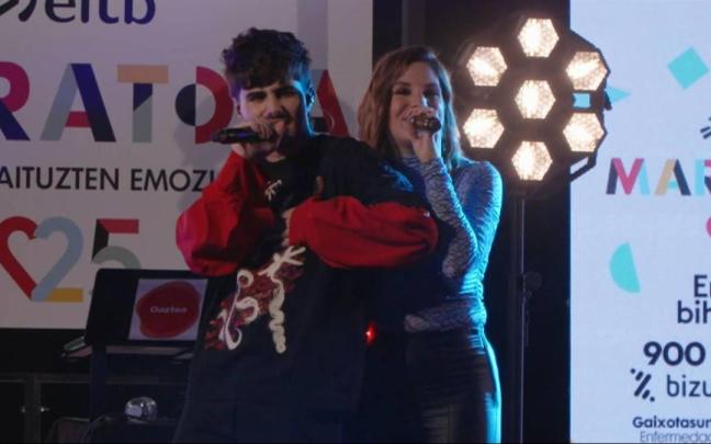 Leire Martínez y Martín Urrutia cantan 'Inmortal' / EITB Leire Martínez y Martín Urrutia cantan 'Inmortal'