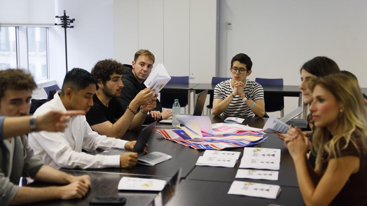 Imagen de la última reunión celebrada por el grupo de trabajo de Bilbao Ekin Kluba en el edificio de la calle Zabalgune Plaza, 11.