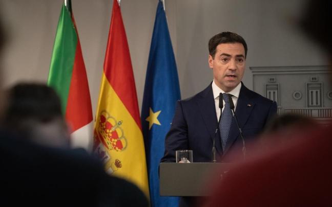 El lehendakari, Imanol Pradales, ofrece una rueda de prensa tras una reunión con el presidente Sánchez.