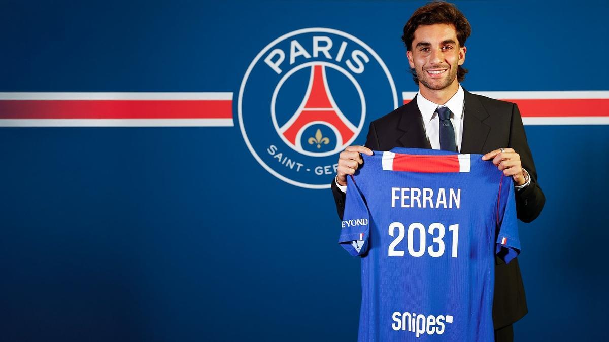 Ferrán Torres, en su presentación como nuevo jugador del PSG