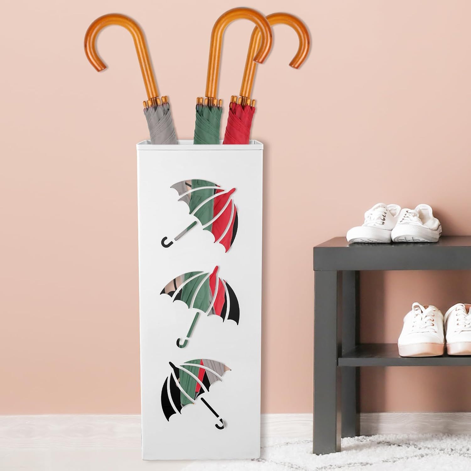 Curioso paragüero, ideal para un hall moderno.