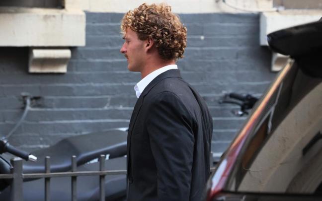 Daniel Penny se entrega en la comisaría.