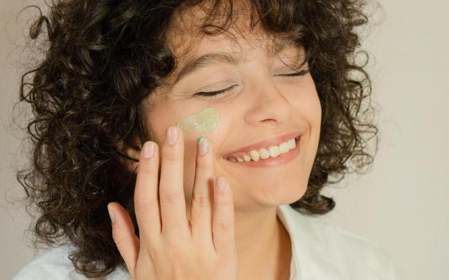 Dra. Marín: "No te olvides de usar un serum en la piel y un serum comestible para que tu piel siempre brille”.