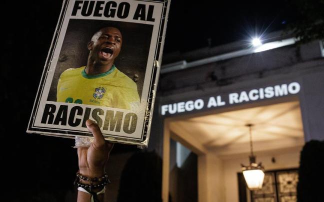 Protesta contra los ataques racistas a Vinicius. Protesta contra los ataques racistas a Vinicius.