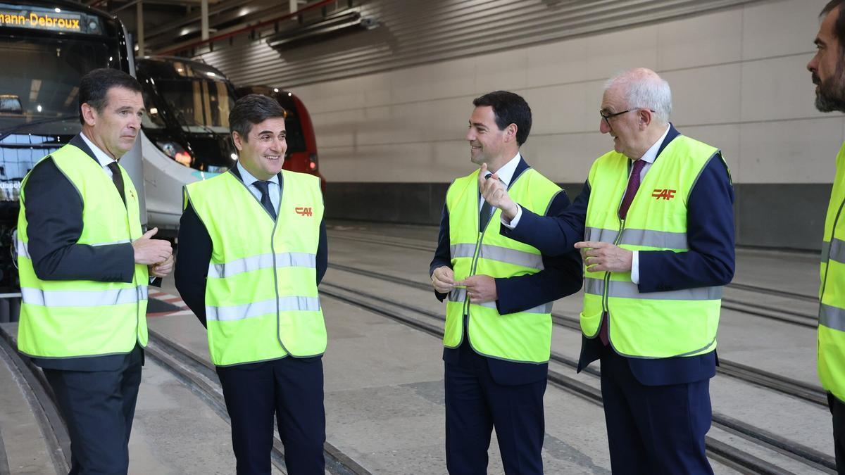 El lehendakari, Imanol Pradales, hoy durante una visita a CAF en Beasain.