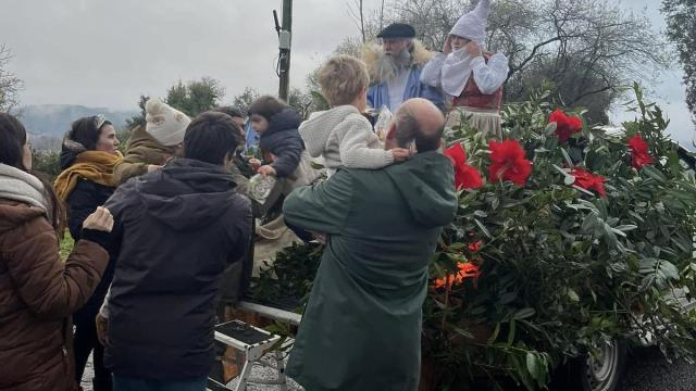 Olentzero eta Mari Domingi herritik bueltaka (2024).