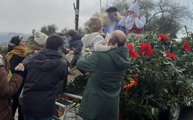 Olentzero eta Mari Domingi herritik bueltaka (2024).