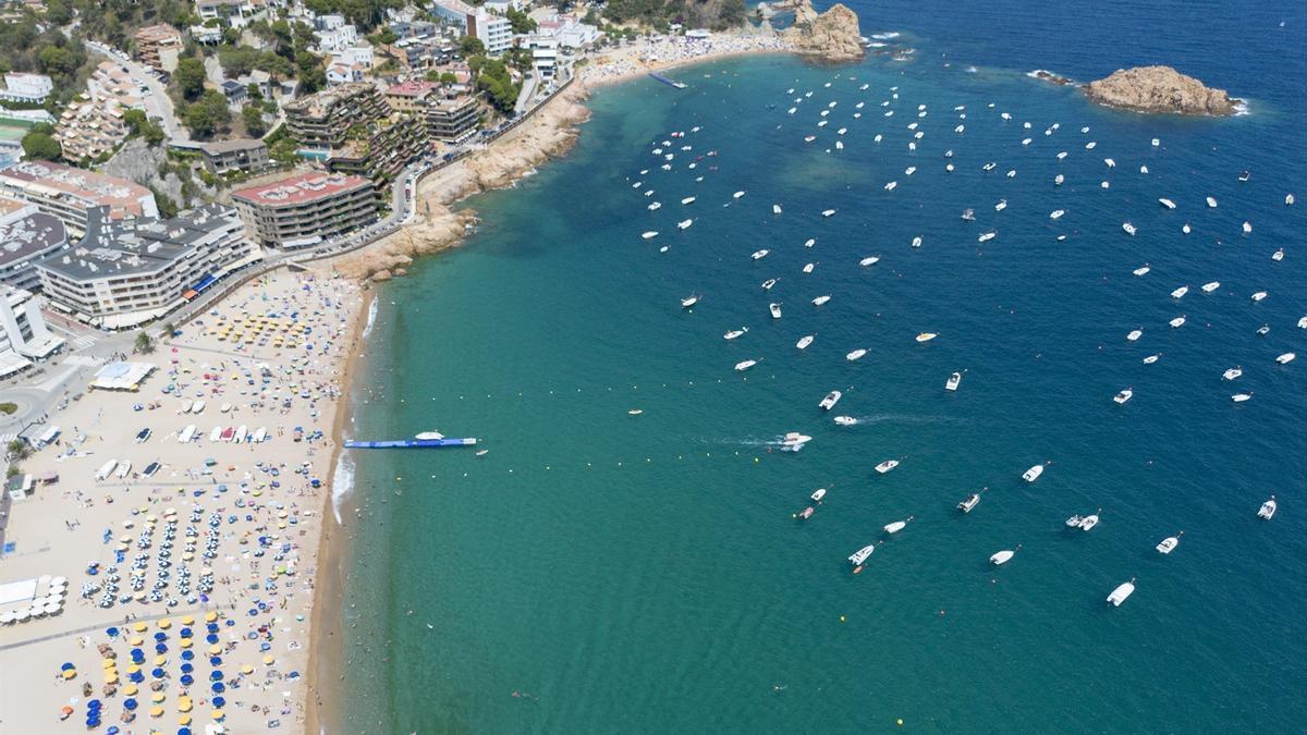 Imagen de archivo de una playa en la Costa Brava.