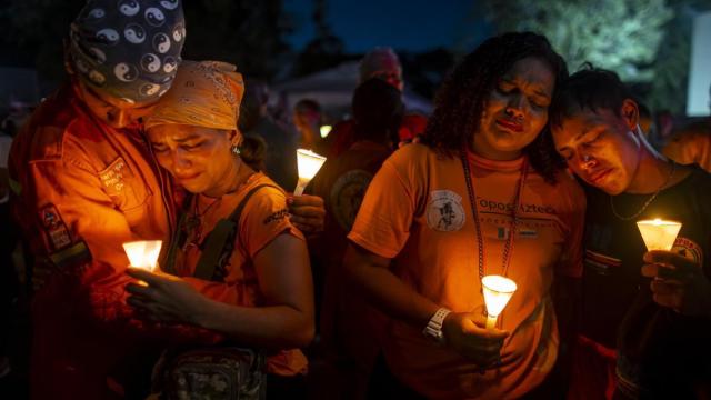 Una vigilia en Venezuela rinde homenaje a víctimas 100 días después de los terremotos
